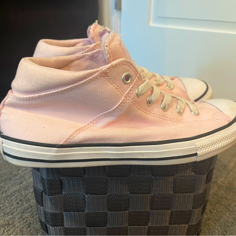 Pink Converse. Size 6